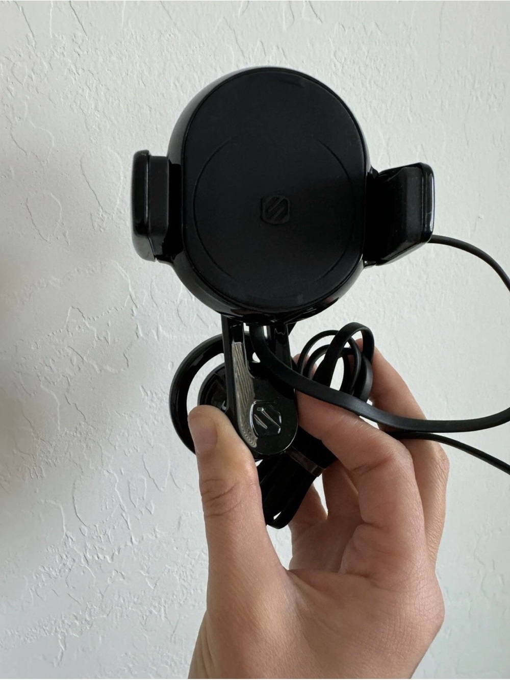 Scosche MagicGrip Freeflow Wireless
Charging Vent Mount